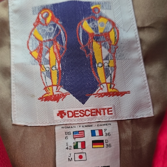 Descente Graphic Label Jacket - Picture 2 of 8